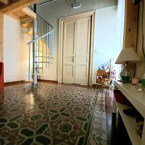 https://linas-house.catania-hotels.net