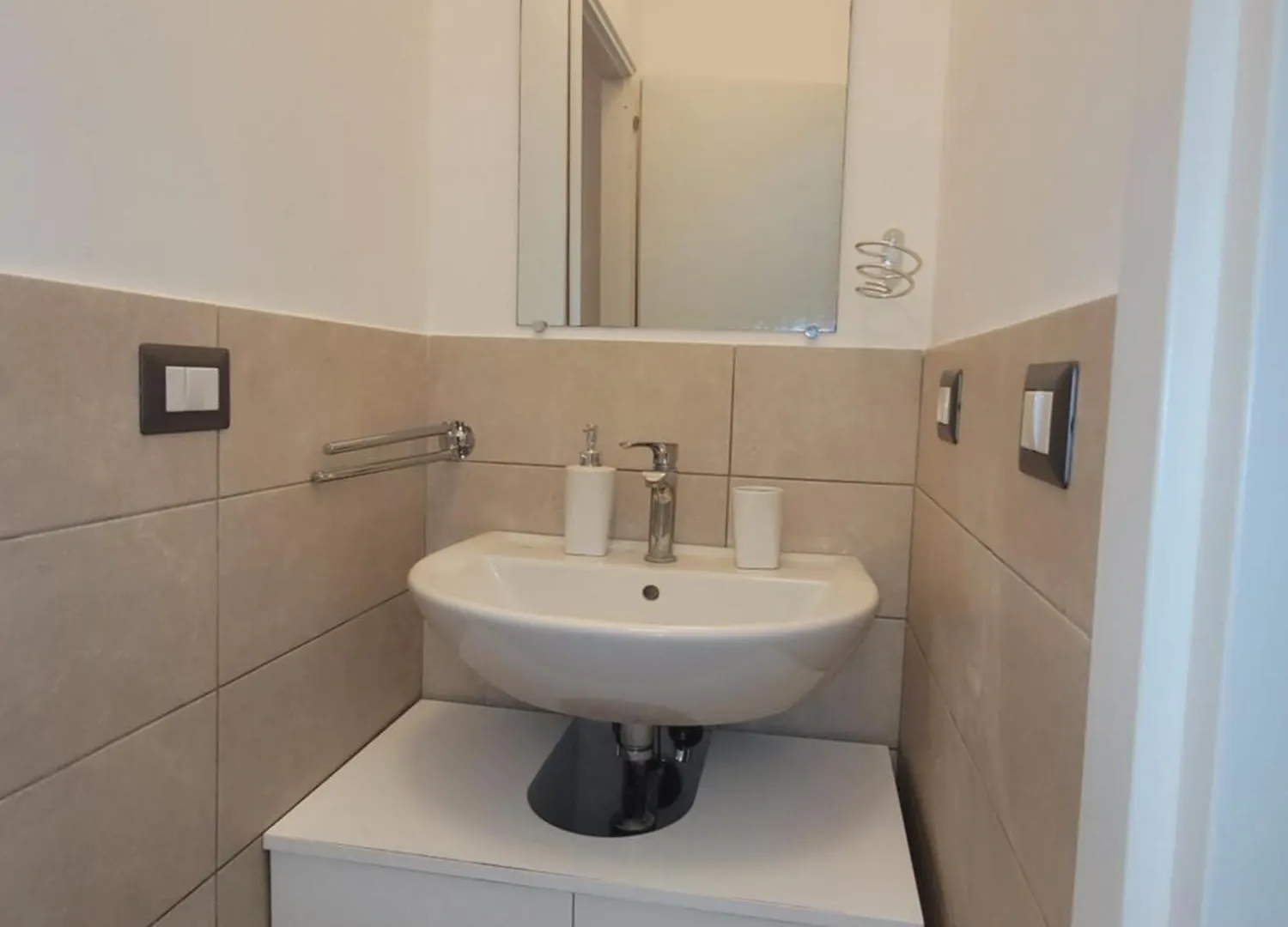 Ferienwohnung House Airport CTA Apartment