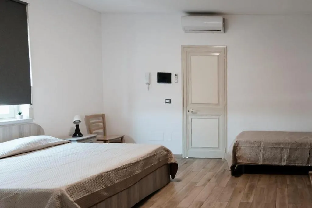 Ferienwohnung House Airport CTA 0*,